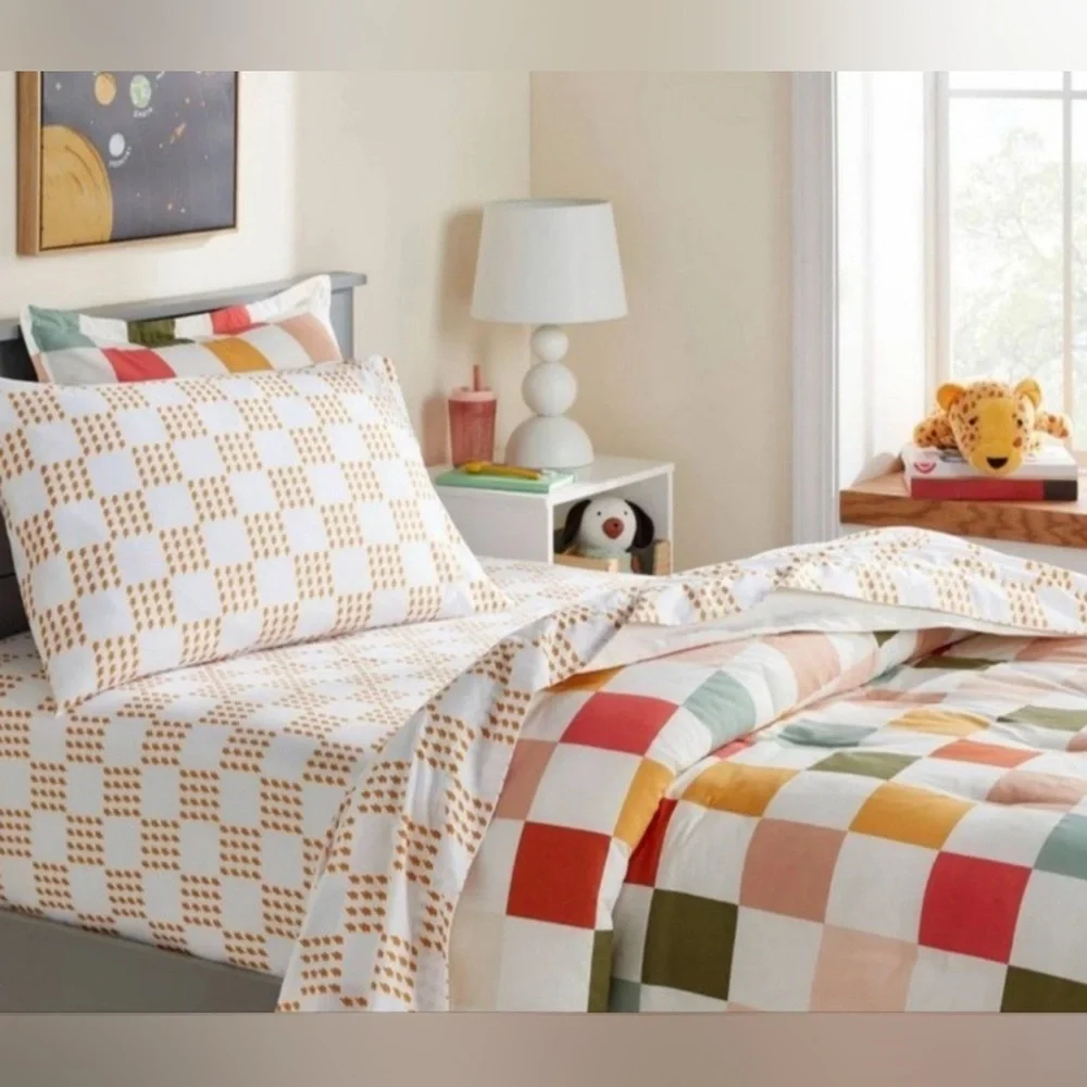 Pillowfort Microfiber Kids Full‎ Sheet Set Lightning Bolt White Yellow Gold Rock